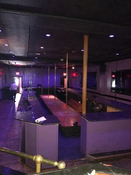 More Photos Of 28-26 Steinway St, Astoria Freestanding For Lease