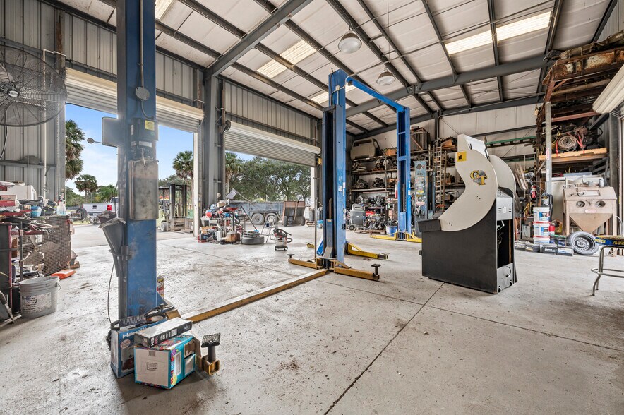 More Photos Of 628 King St, Cocoa Auto Dealership For Sale