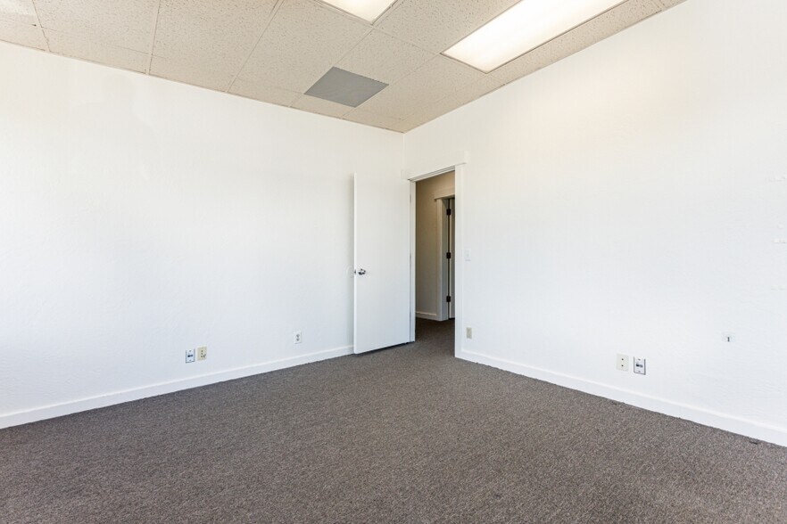 More Photos Of 1821 Sidewinder Dr, Park City Storefront Retail Office For Sale