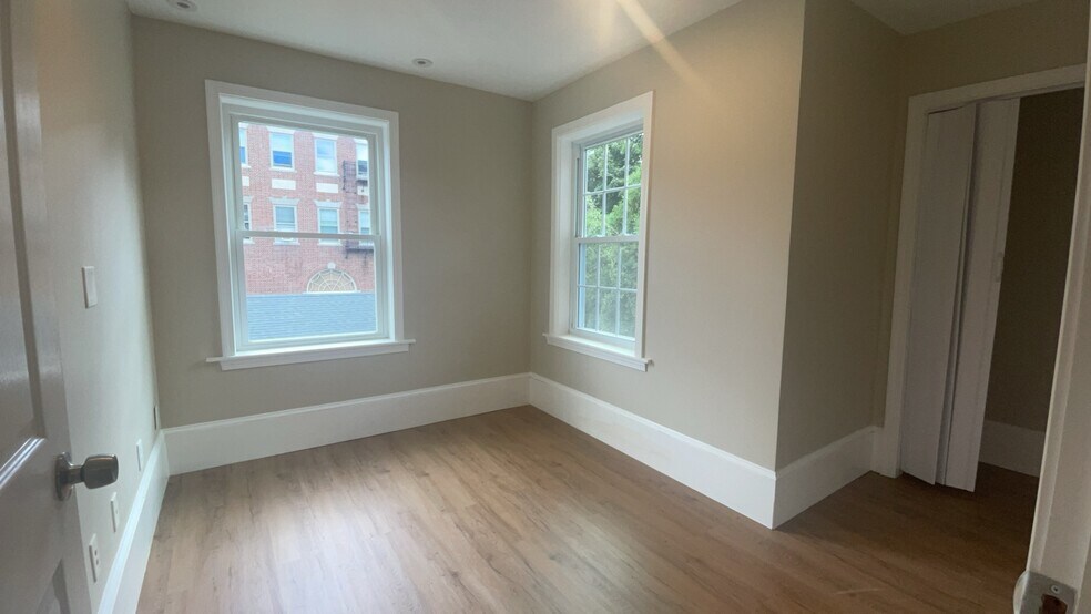 More Photos Of 6 Windsor St, Andover Office For Sale