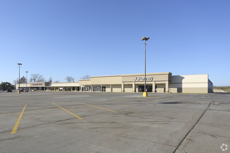 Primary Photo Of 2206 S Baltimore St, Kirksville General Retail For Lease