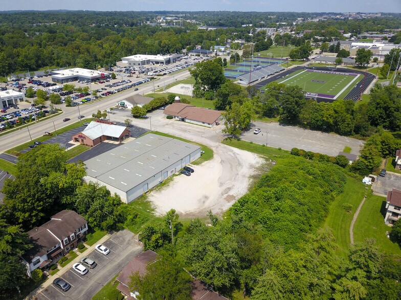 More Photos Of 2379 S Walnut St, Bloomington Warehouse For Lease