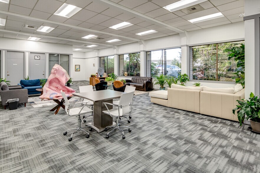 More Photos Of 2265 116th Ave NE, Bellevue Office For Lease