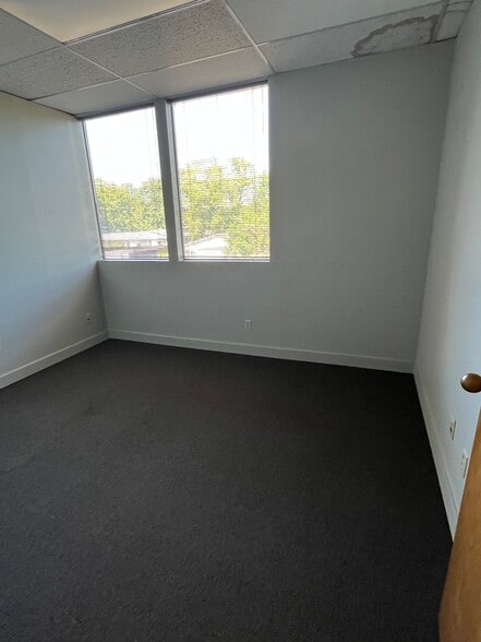 More Photos Of 9123 SE St Helens St, Clackamas Serviced Offices For Lease