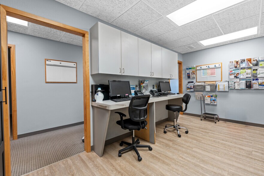 More Photos Of 28565-28585 Schoenherr Rd, Warren Medical For Lease