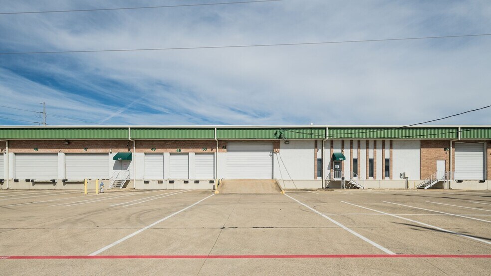 More Photos Of 151 Regal Row, Dallas Warehouse For Lease