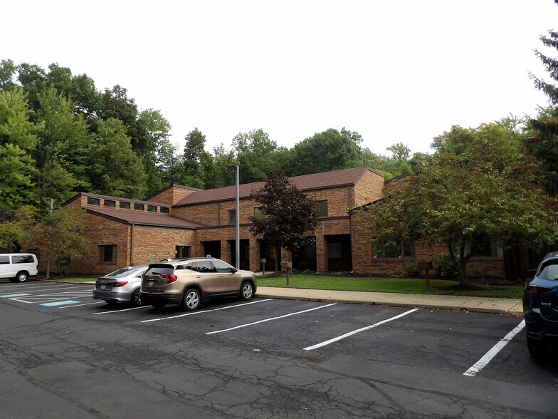 Primary Photo Of 8445 Munson Rd, Mentor Medical For Sale