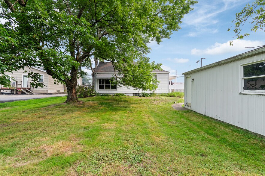 More Photos Of 608 Applegrove St NW, North Canton Office For Sale