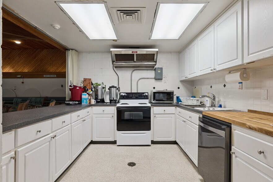 More Photos Of 9300 University Blvd, Orlando Specialty For Sale