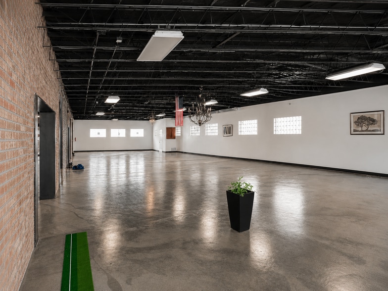 More Photos Of 44 W Lincoln Hwy, Chicago Heights Office For Lease
