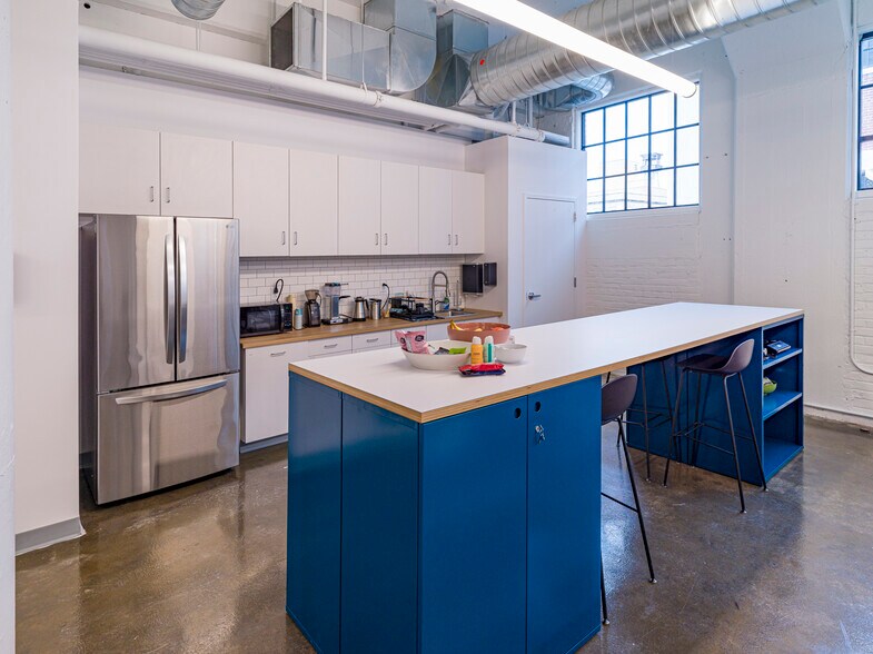 More Photos Of 2275 Bridge St, Philadelphia Loft Creative Space For Lease