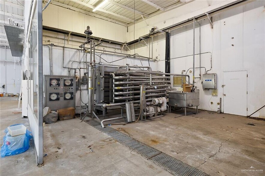 More Photos Of 100 N Dogwood St, Pharr Warehouse For Lease