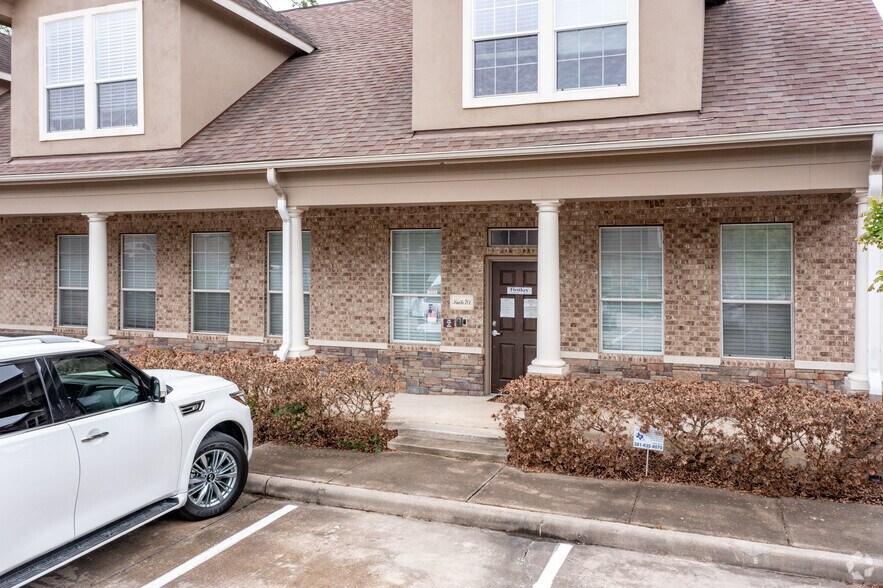 More Photos Of 25511 Budde Rd, The Woodlands Office For Lease