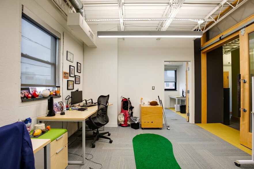 More Photos Of 3310 W Clay St, Richmond Showroom For Lease