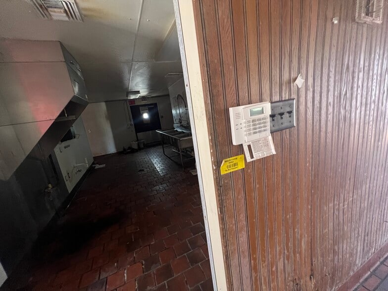 More Photos Of 3450 Demetropolis Rd, Mobile Restaurant For Sale