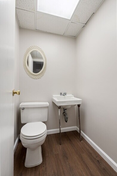 More Photos Of 2627 Hylan Blvd, Staten Island Medical For Lease