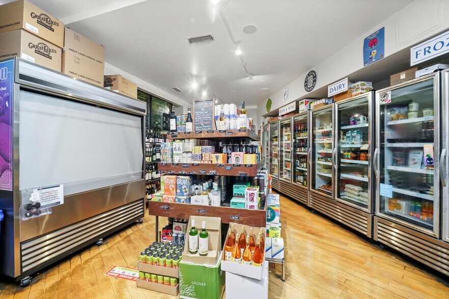 More Photos Of 4363 N Lincoln Ave, Chicago Storefront Retail Residential For Sale