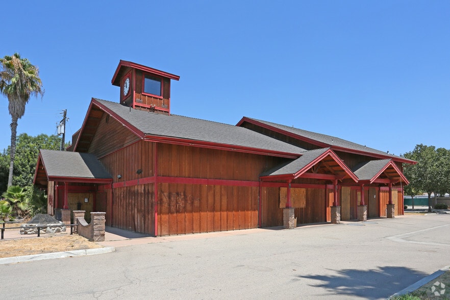 Primary Photo Of 6100 S Mooney Blvd, Visalia Restaurant For Lease