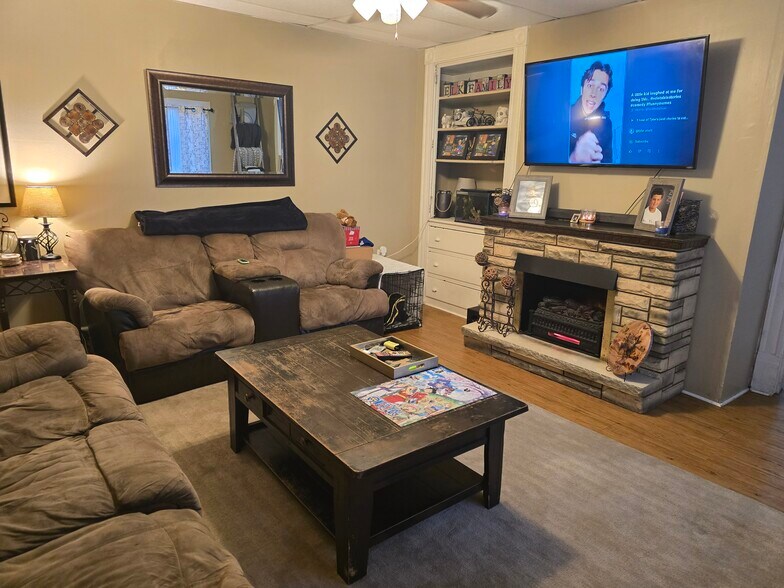 More Photos Of 804 Railroad St, Monongahela Specialty For Sale