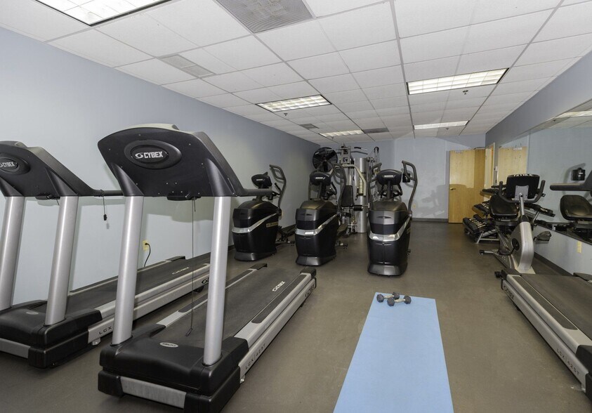 More Photos Of 12 Christopher Way, Eatontown Office For Lease