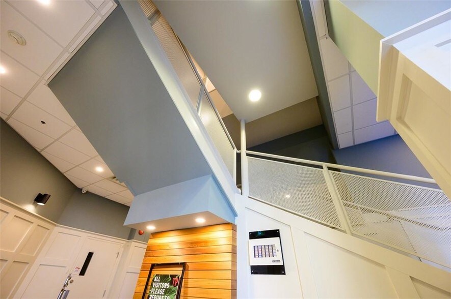 More Photos Of 180 James St S, Hamilton Office For Lease