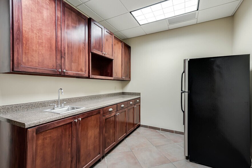 More Photos Of 2632 Broadway St, San Antonio Medical For Lease