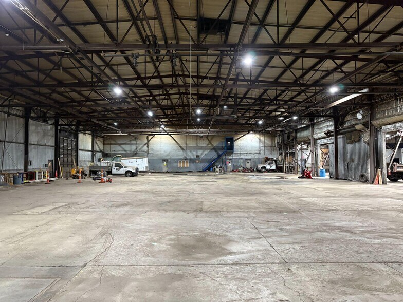 More Photos Of 2100 Advance Ave, Columbus Manufacturing For Lease