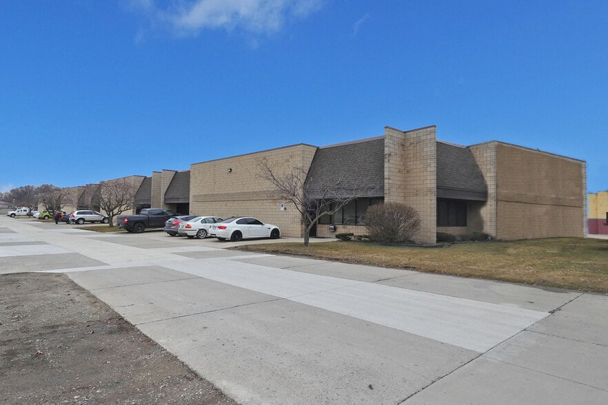 More Photos Of 3711 E 10 Mile Rd, Warren Warehouse For Lease