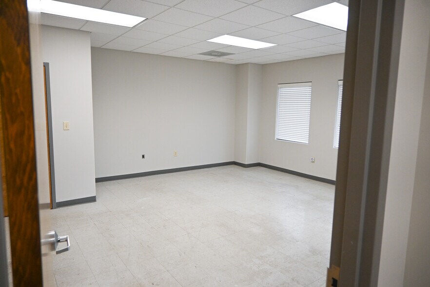 More Photos Of 144 Jetplex Ln, Madison Warehouse For Sale