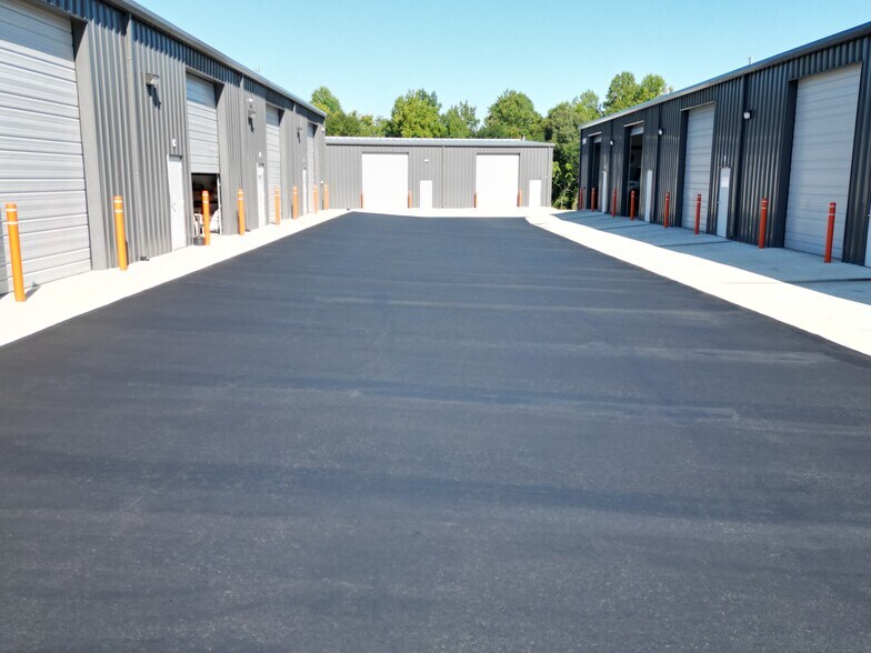 More Photos Of 1850 Chespark Dr, Gastonia Warehouse For Lease