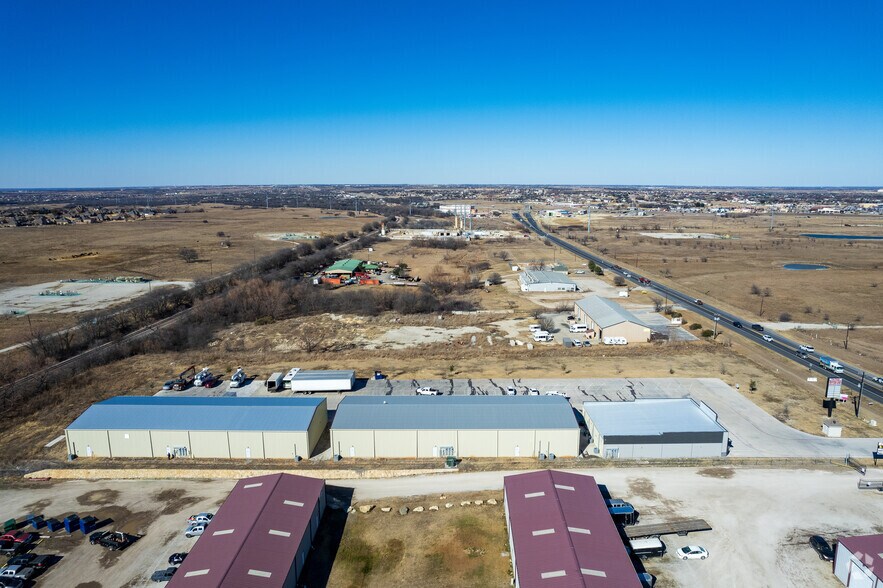 More Photos Of 12517 Business Highway 287 N, Fort Worth Light Distribution For Lease