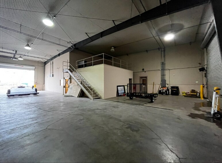 More Photos Of 2400 S Main St, Corbin Flex For Sale