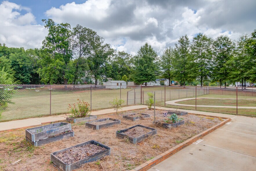 More Photos Of 495 Harbins Rd, Dacula Daycare Center For Sale