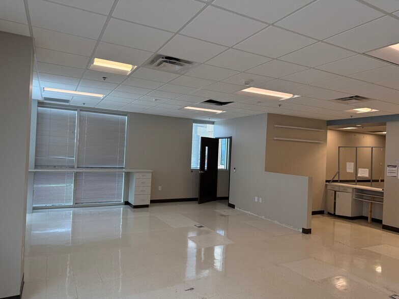 More Photos Of 1701 Veterans Dr, Florence Hospital For Lease