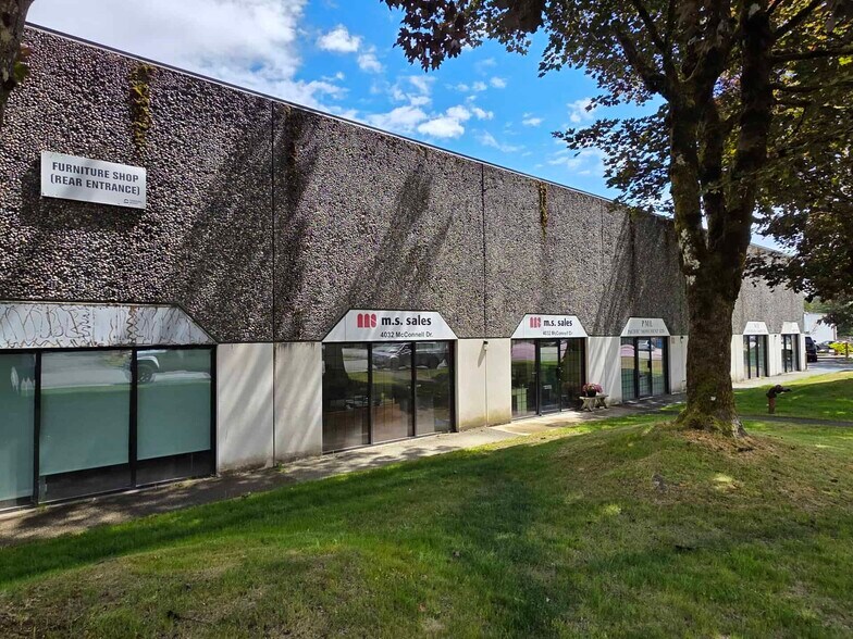 More Photos Of 4036 Mcconnell Dr, Burnaby Warehouse For Lease