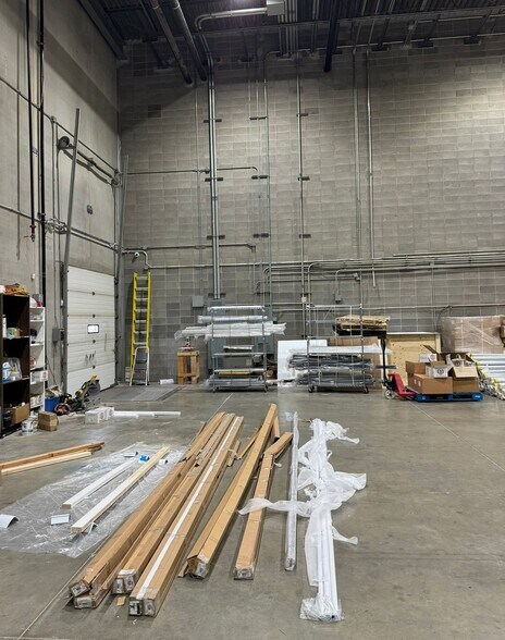 More Photos Of 10707 25th St NE, Calgary Warehouse For Lease