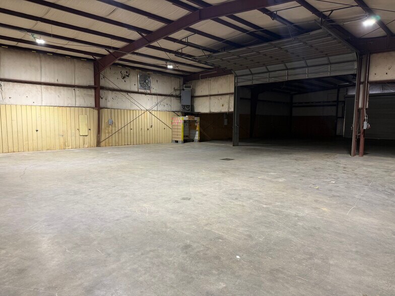More Photos Of 1865 US 41 Hwy SW, Calhoun Industrial For Lease