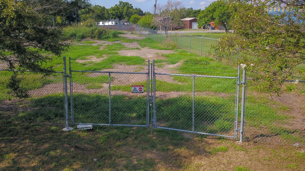 More Photos Of 2203 Port Lavaca Dr, Victoria Industrial For Sale