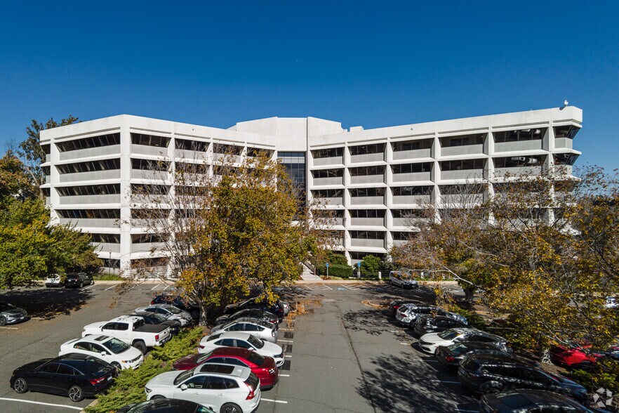 More Photos Of 7927 Jones Branch Dr, McLean Unknown For Lease