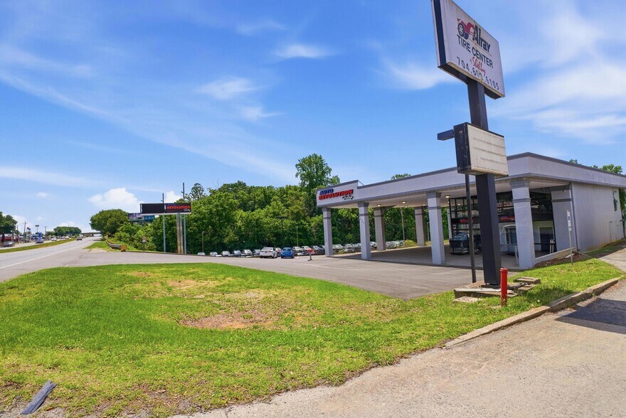 More Photos Of 325 W Dixon Blvd, Shelby Unknown For Lease