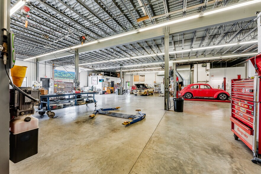 More Photos Of 2050 Winners Dr, Fairmont Auto Repair For Sale