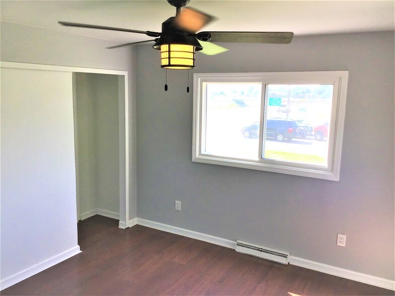 More Photos Of 23233 S Chrysler Dr, Hazel Park Office For Sale