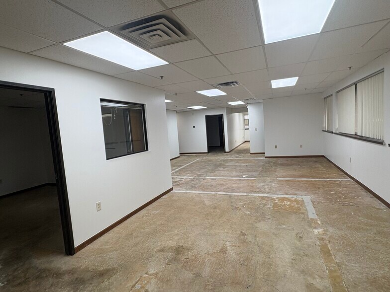 More Photos Of 38451 Webb Dr, Westland Warehouse For Lease