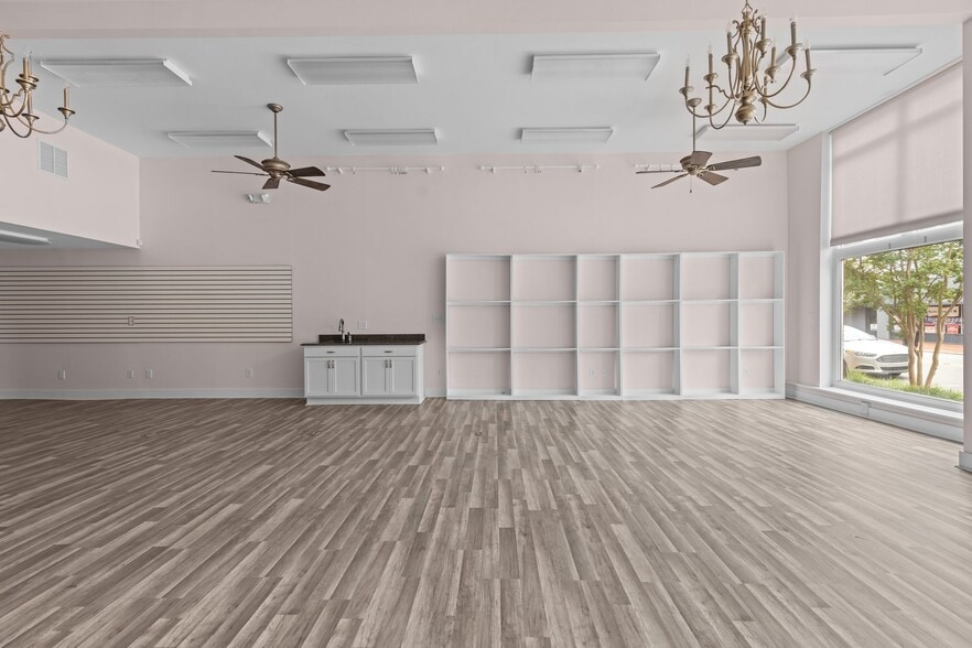 More Photos Of 132 S Main St, Warrenton Storefront For Sale