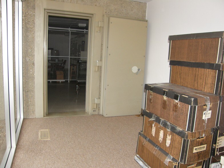 More Photos Of 2112 Industrial Dr, Niles Manufacturing For Sale