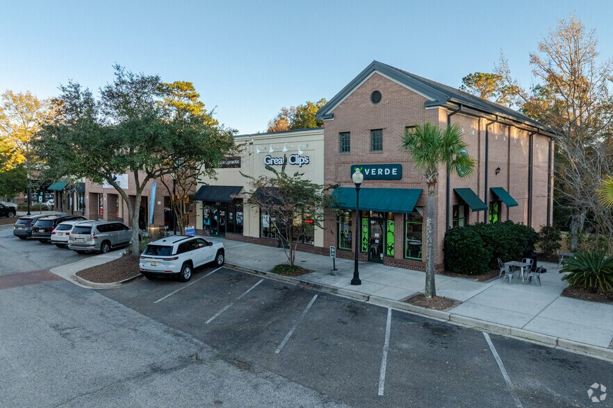 More Photos Of 600 Long Point Rd, Mount Pleasant Unknown For Lease