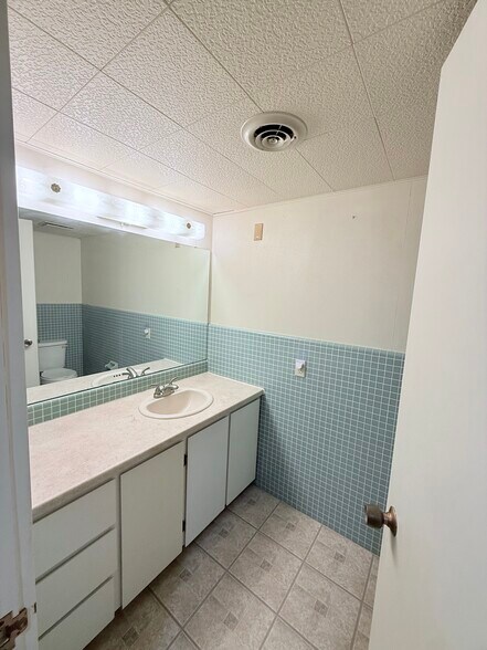 More Photos Of 33850 Armada Ridge Rd, Richmond Warehouse For Lease