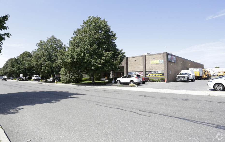 Primary Photo Of 77-79 E Jefryn Blvd, Deer Park Warehouse For Sale