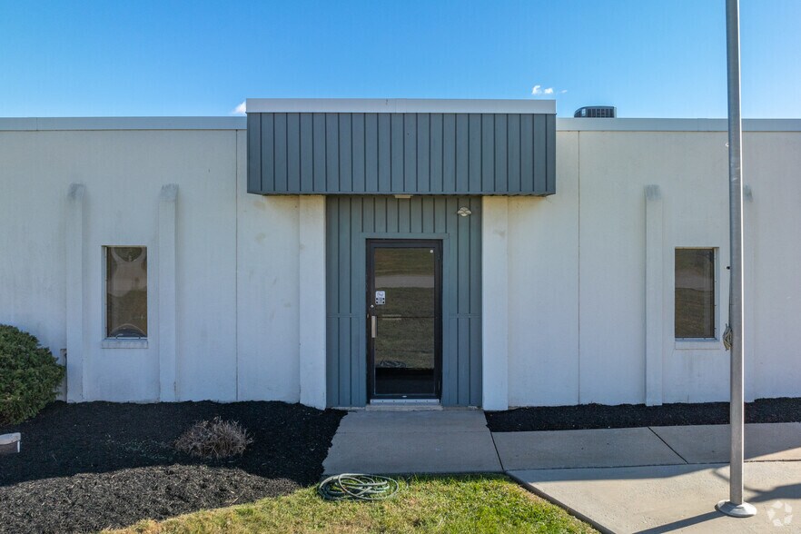 More Photos Of 20 Willow Springs Cir, York Warehouse For Lease