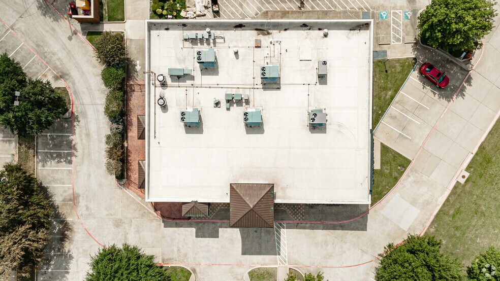 More Photos Of 3315 N President George Bush Hwy, Garland Freestanding For Lease